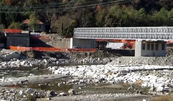 Il ponte di Romagnano riapre