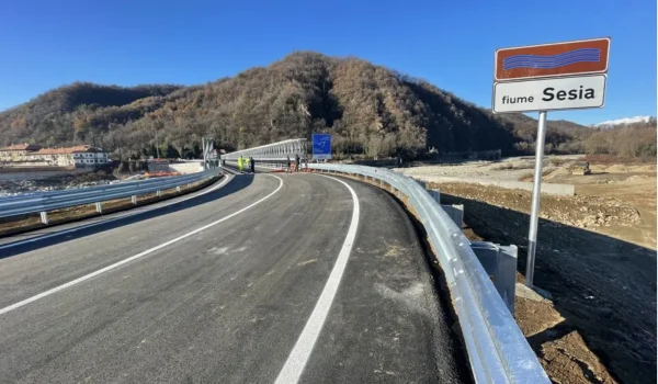 Il ponte di Romagnano Sesia percorribile